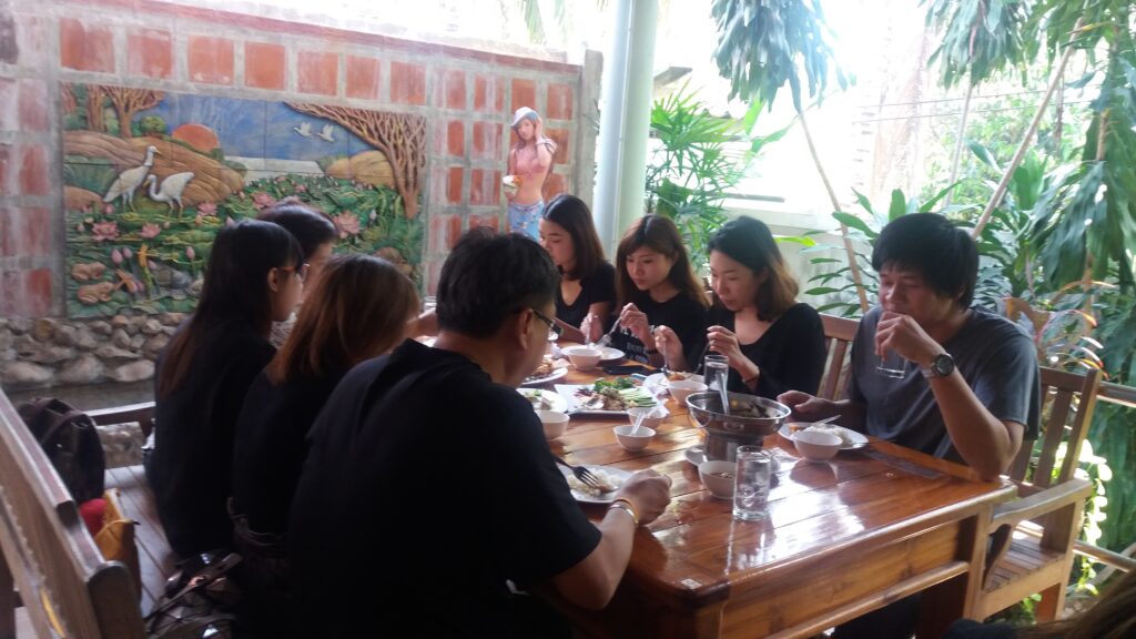 แบ่งฝันปันสุขให้น้อง ๆ มูลนิธิ, Tour 5G - บริษัท โซดา เมนเนจเมนท์ จำกัด,