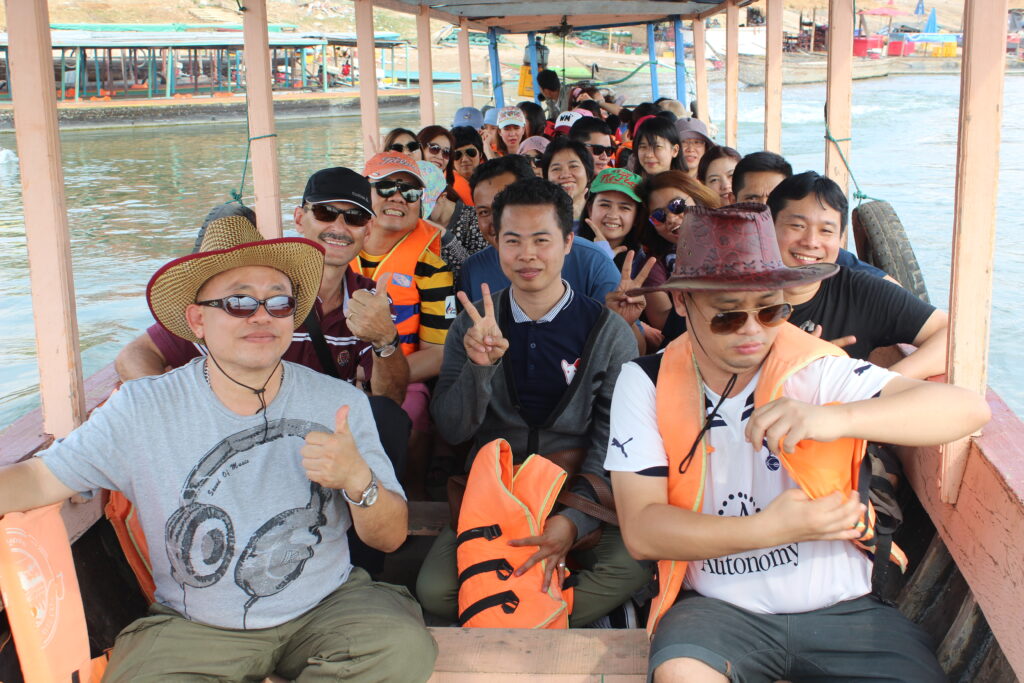 ลาวใต้ ปากเซ จำปาสัก บริษัท เจ๊บเซ่น แอนด เจ๊สเซ่น จำกัด, Tour 5G - บริษัท โซดา เมนเนจเมนท์ จำกัด,