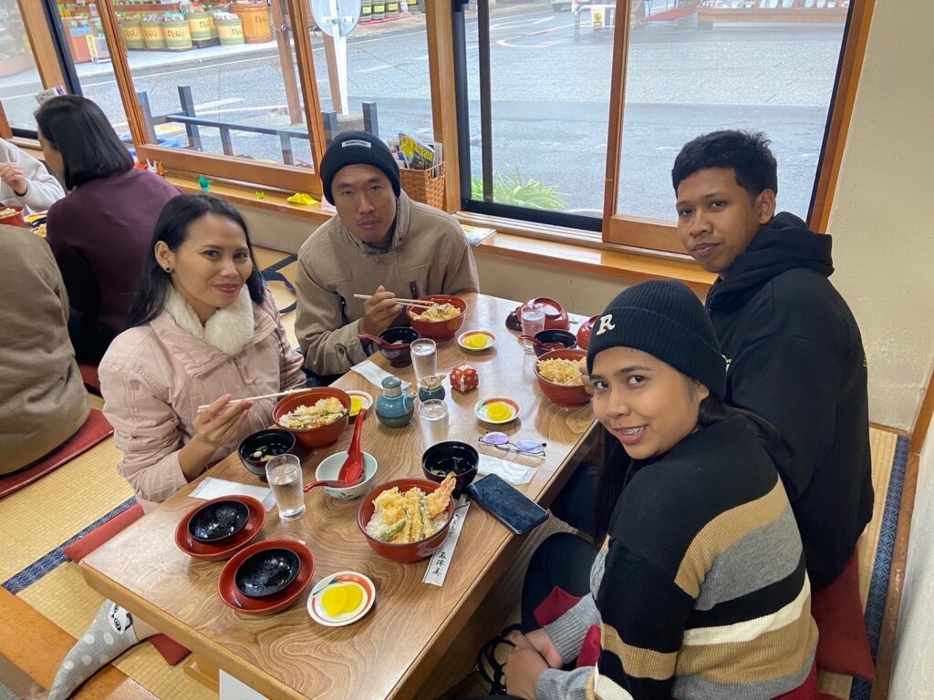 โตเกียว ฟูจิ บริษัท โกลเด้นท์ ซีฟุ้ดส์ จำกัด, Tour 5G - บริษัท โซดา เมนเนจเมนท์ จำกัด,