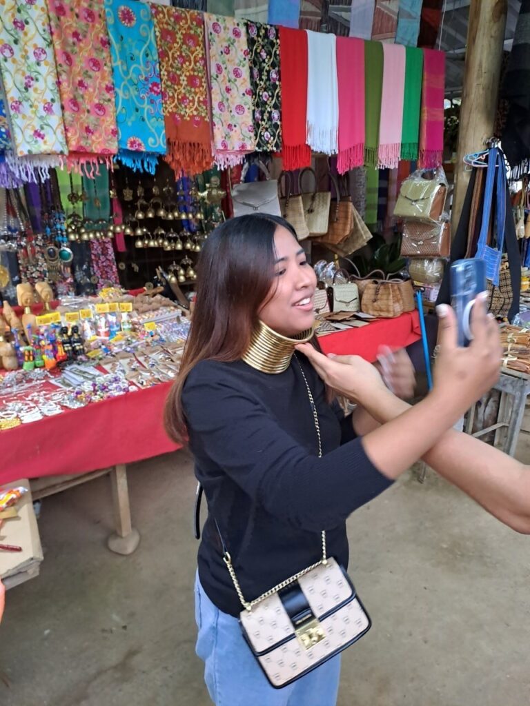 ทัวร์กะเหรี่ยงคอยาว ห้วยเสือเฒ่า จ.แม่ฮ่องสอน, Tour 5G - บริษัท โซดา เมนเนจเมนท์ จำกัด,