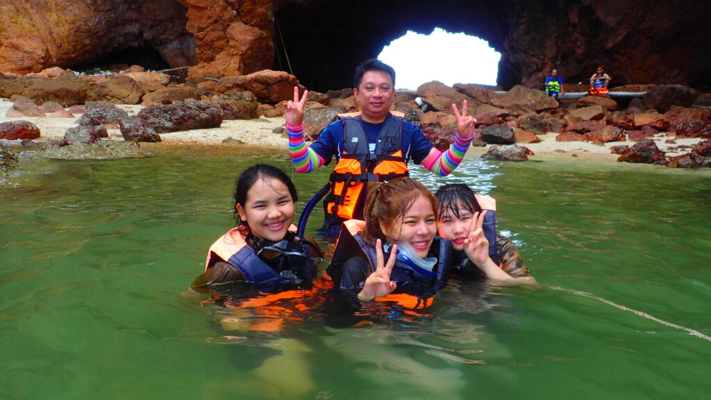 ดำน้ำเกาะทะลุ จ.ประจวบคีรีขันธ์ 3 วัน 2 คืน บริษัททัวร์เอ็กซ์เพรส เซ็นเตอร์ จำกัด, Tour 5G - บริษัท โซดา เมนเนจเมนท์ จำกัด,