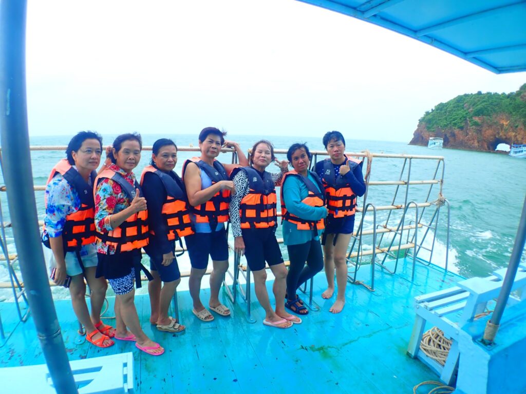 ดำน้ำเกาะทะลุ เกาะสิงห์ จ.ประจวบฯ สหกรณ์ออมทรัพย์ทหารผ่านศึก, Tour 5G - บริษัท โซดา เมนเนจเมนท์ จำกัด,