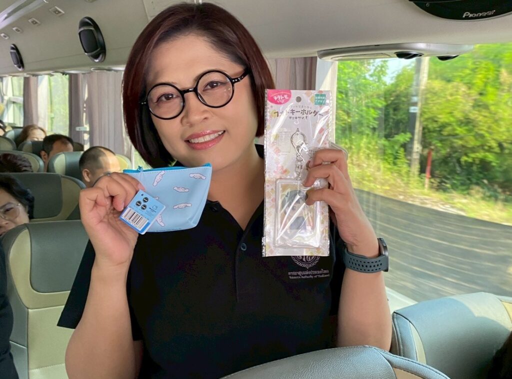 รับของรางวัลเล่นกิจกรรม